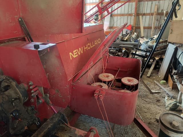 Image of New Holland 580 equipment image 2