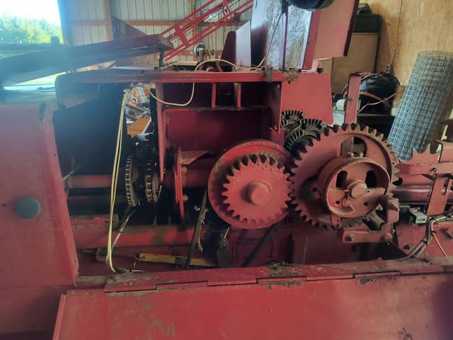 Image of New Holland 580 equipment image 3