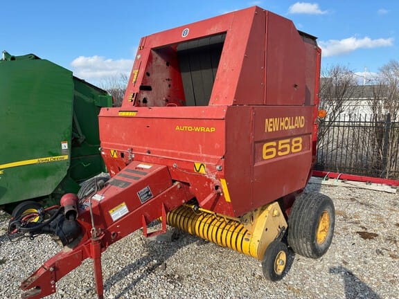 2002 New Holland 658 Equipment Image0