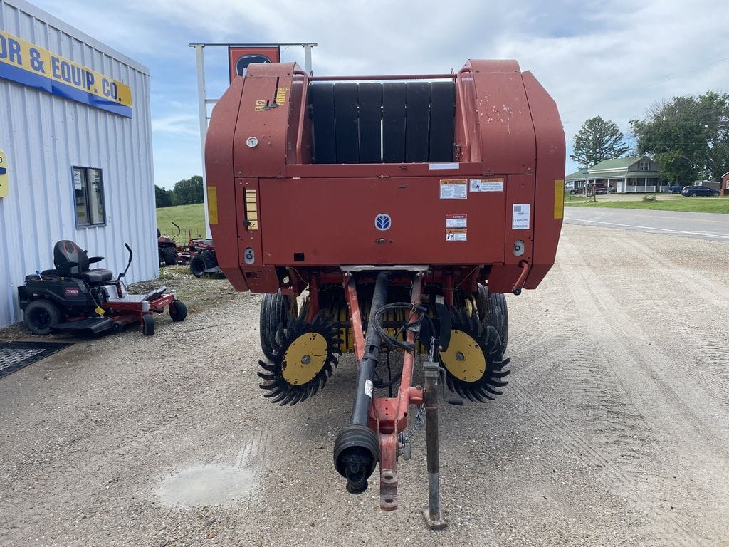 2002 New Holland BR740 Equipment Image0
