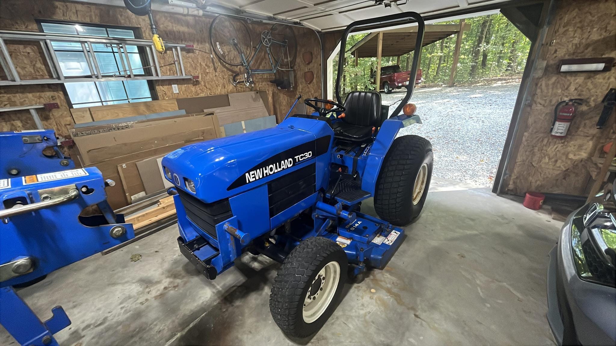 2002 New Holland TC30 Equipment Image0