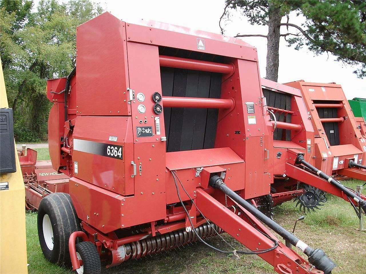 2002 New Idea 6364 Equipment Image0