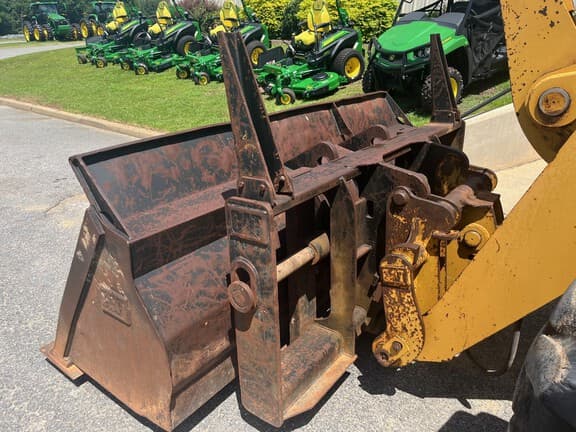 Image of Caterpillar 928G equipment image 4