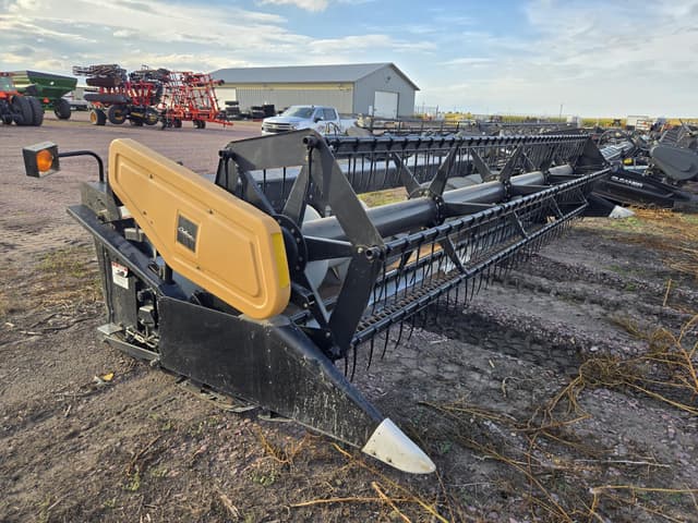 Image of Gleaner 8000 equipment image 1