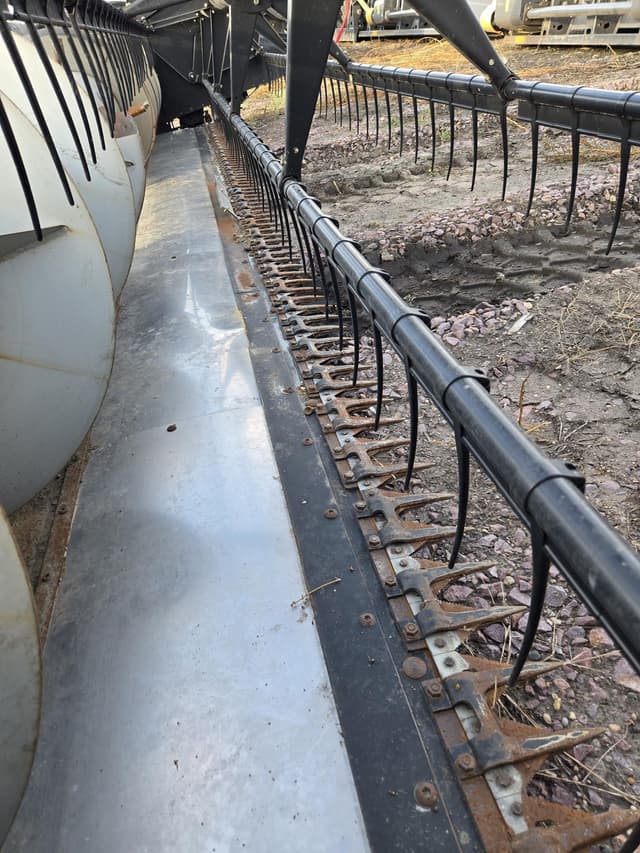 Image of Gleaner 8000 equipment image 3