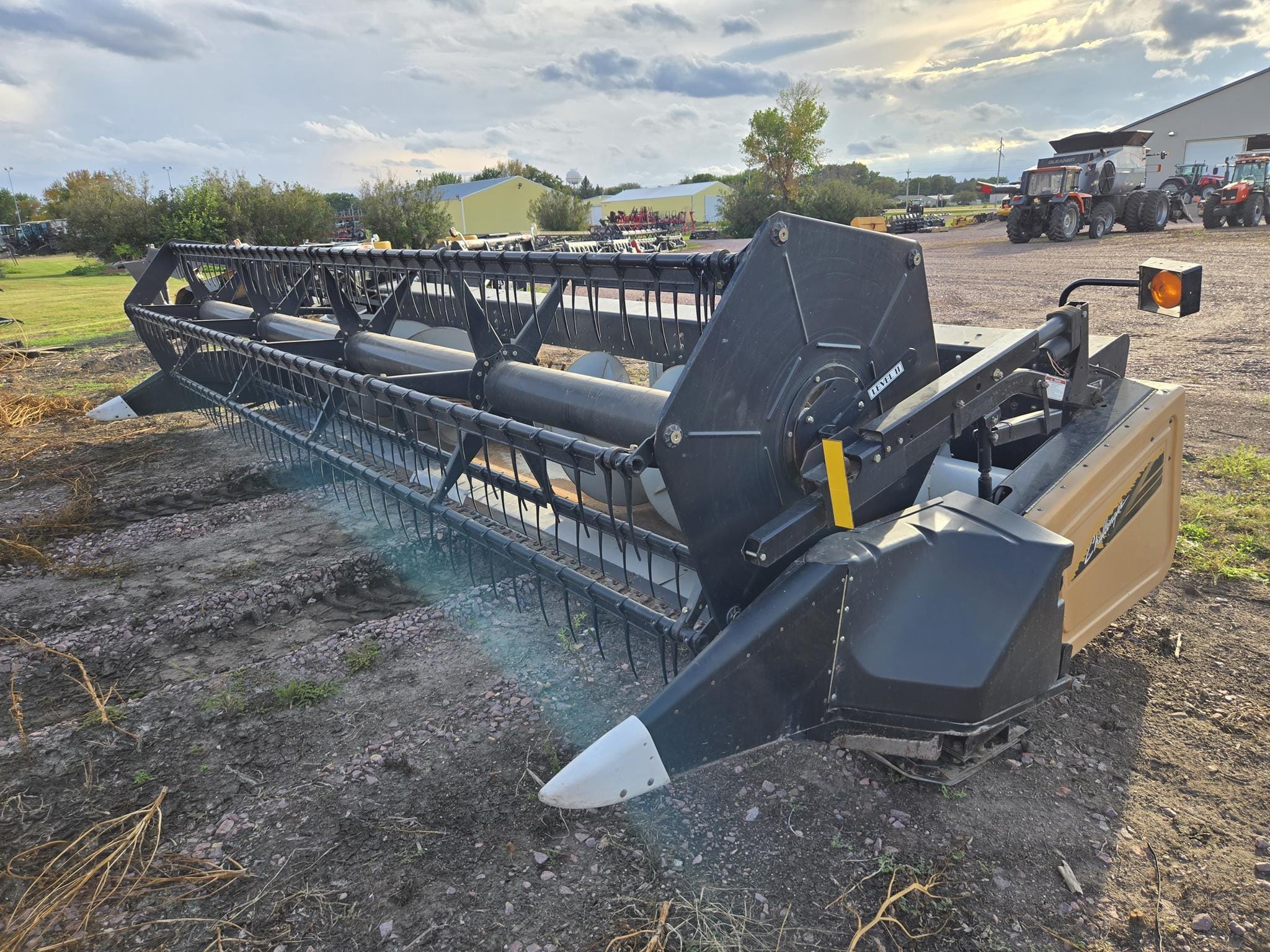 2003 Gleaner 8000 Equipment Image0