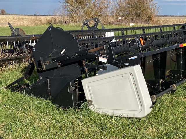 Image of Gleaner 8000 equipment image 1