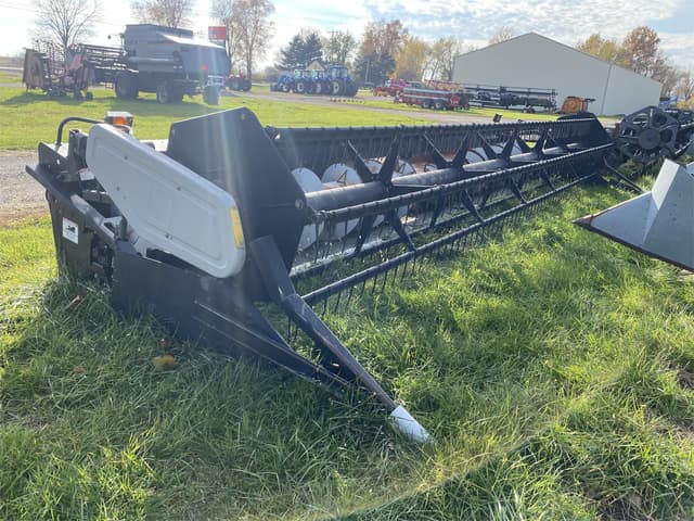 Image of Gleaner 8000 equipment image 3