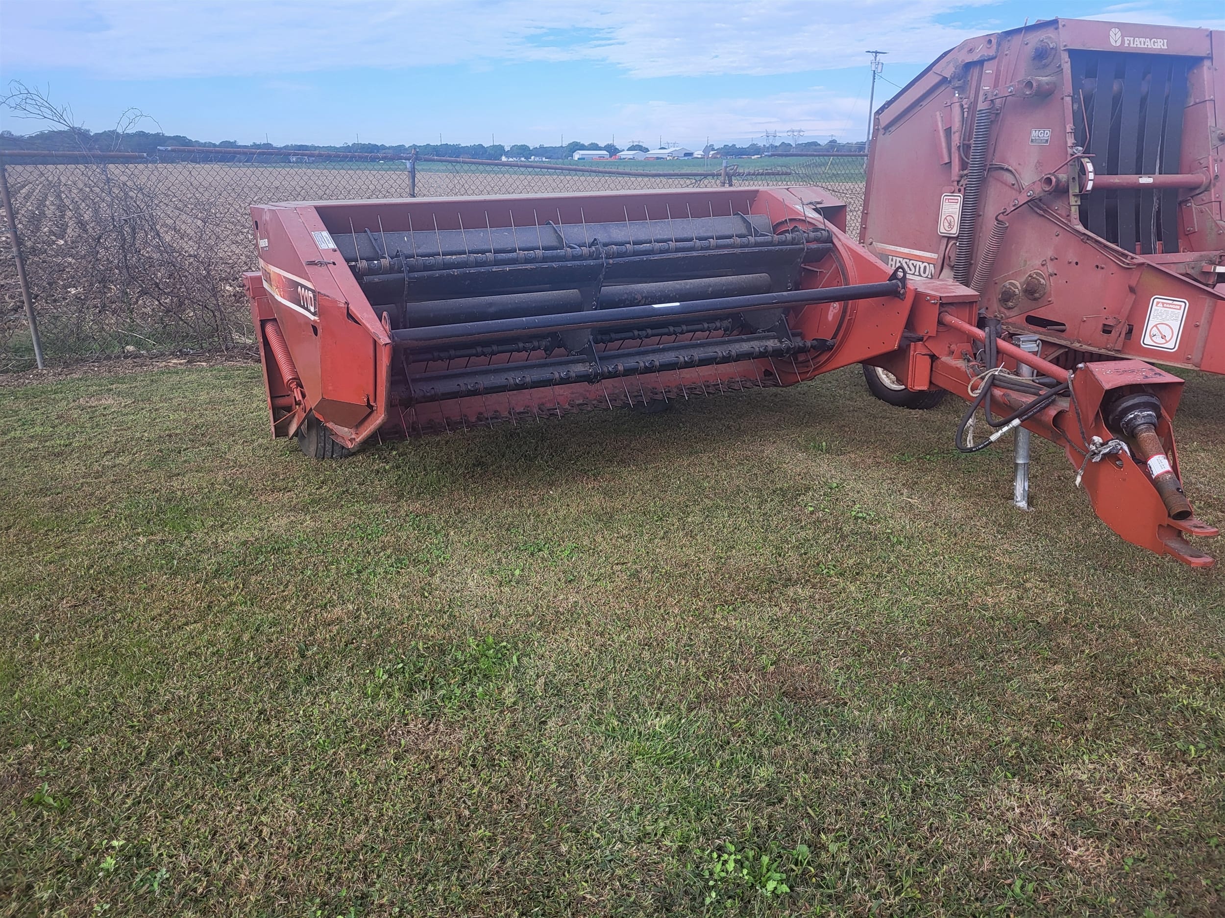 2003 Hesston 1110 Equipment Image0