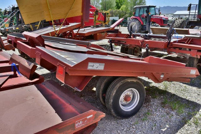 Image of Hesston 4925 equipment image 2