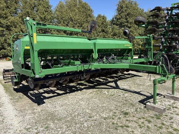 Image of John Deere 1590 Primary image