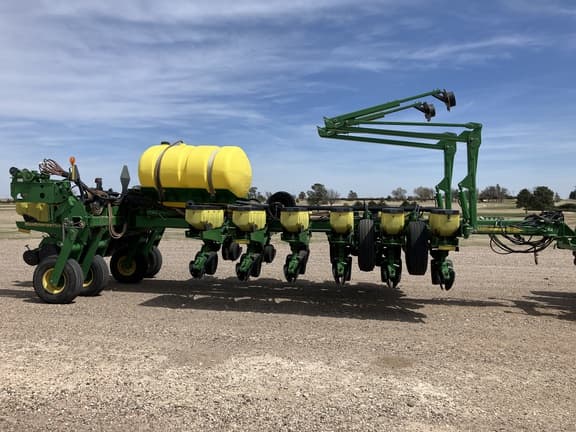 Image of John Deere 1770 equipment image 1