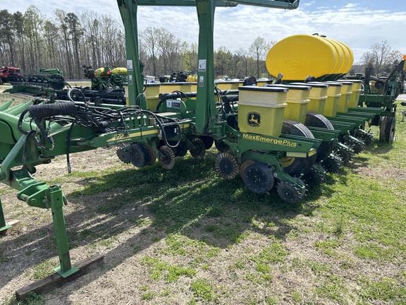 Image of John Deere 1770 equipment image 1