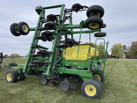 Image of John Deere 1890 equipment image 2