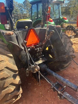 Image of John Deere 5205 equipment image 4