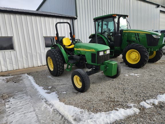 Image of John Deere 5220 equipment image 3