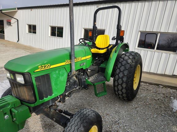 2003 John Deere 5220 Equipment Image0