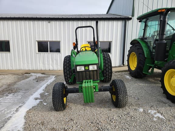 Image of John Deere 5220 equipment image 1