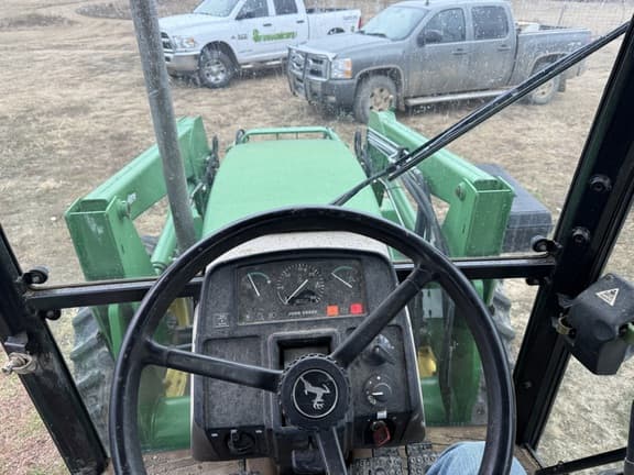 Image of John Deere 5520 equipment image 3