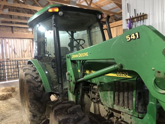 Image of John Deere 5520 equipment image 1