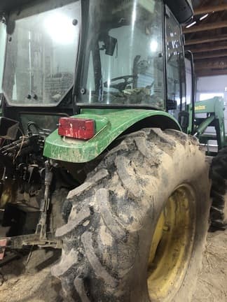 Image of John Deere 5520 equipment image 3