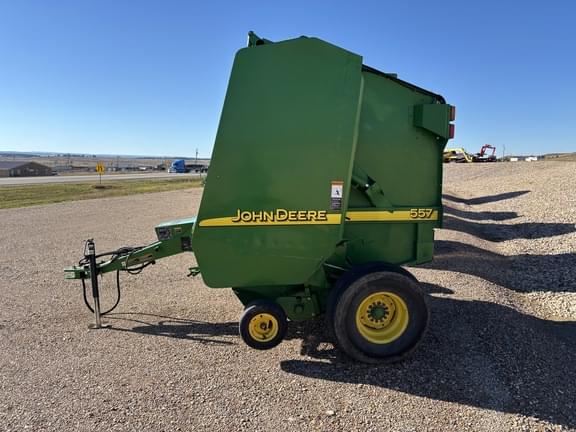 Image of John Deere 557 equipment image 3