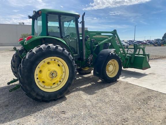 Image of John Deere 7220 equipment image 2