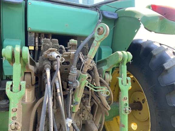 Image of John Deere 7420 equipment image 4