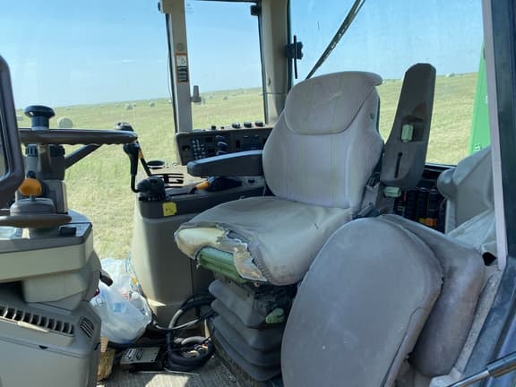 Image of John Deere 7420 equipment image 3