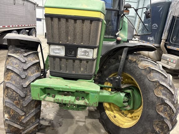 Image of John Deere 7810 equipment image 4
