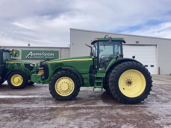 Image of John Deere 8220 equipment image 2