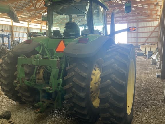 Image of John Deere 8220 equipment image 2