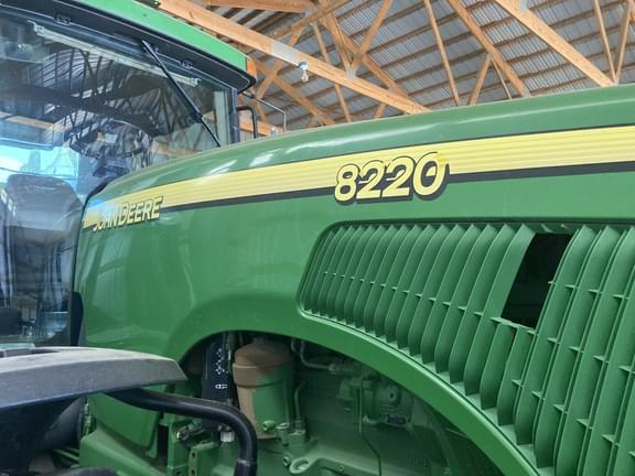 Image of John Deere 8220 equipment image 4