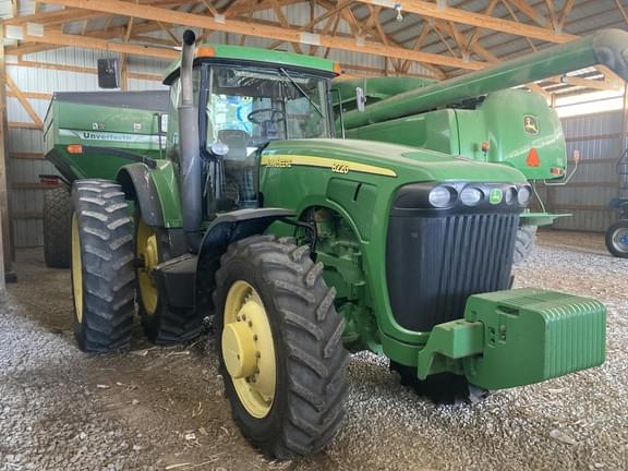 Image of John Deere 8220 equipment image 1