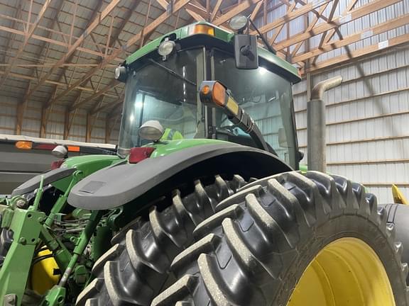 Image of John Deere 8520 equipment image 2