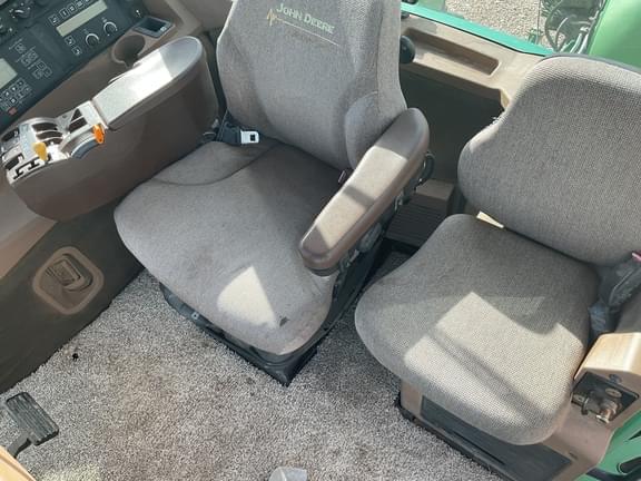 Image of John Deere 9220 equipment image 4