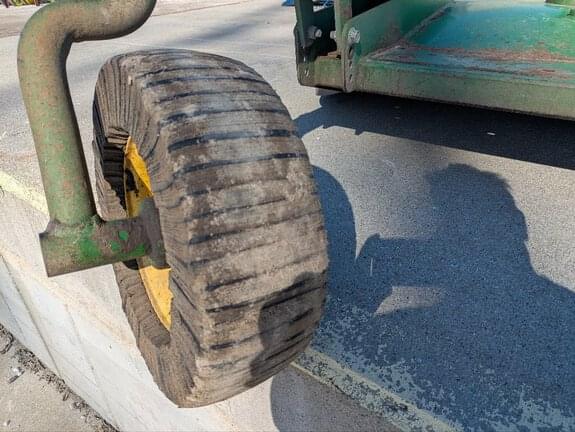 Image of John Deere MX10 equipment image 3