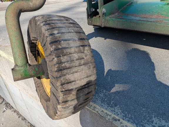 Image of John Deere MX10 equipment image 4