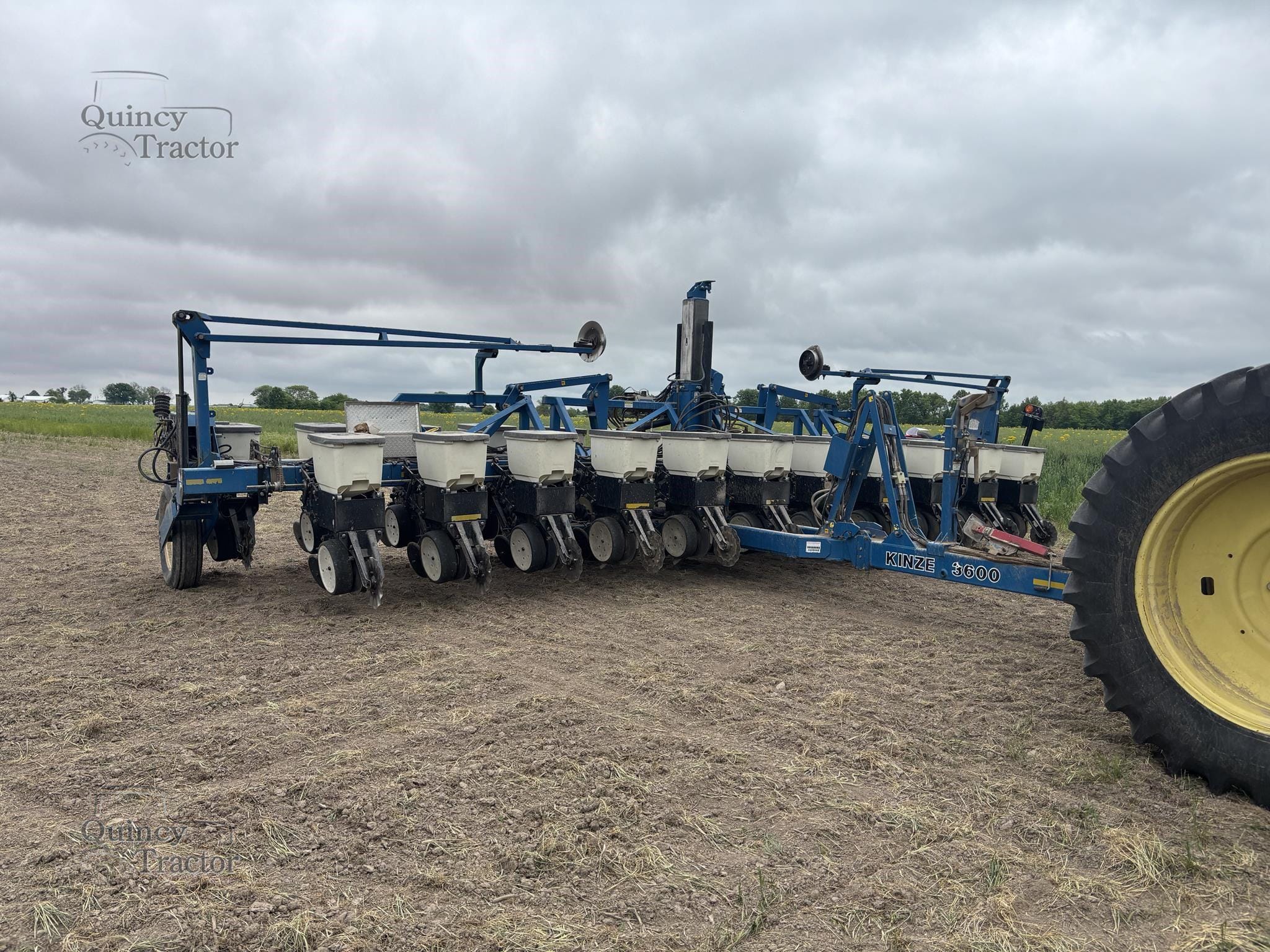 2003 Kinze 3600 Equipment Image0