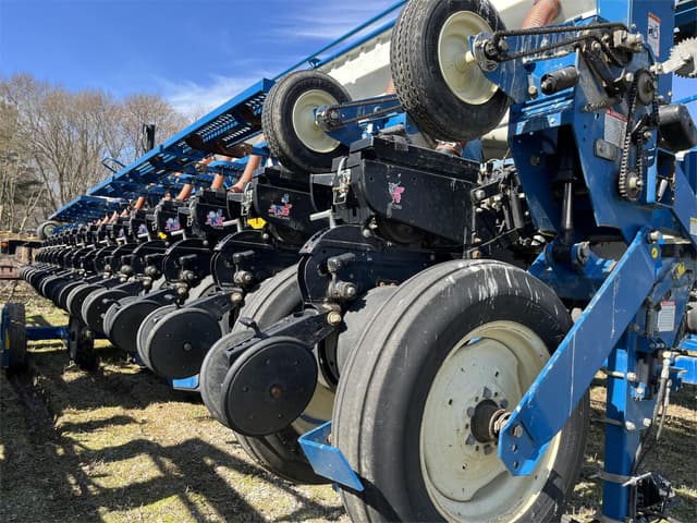 Image of Kinze 3650 equipment image 3
