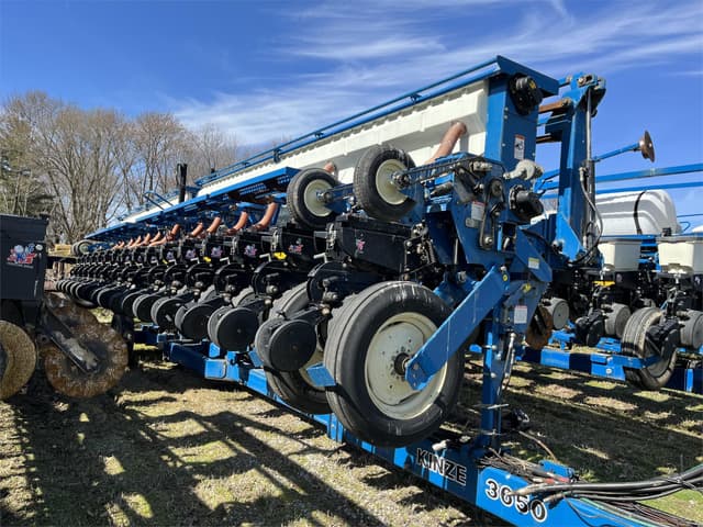 Image of Kinze 3650 equipment image 1