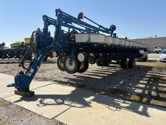 2003 Kinze 3700 Equipment Image0