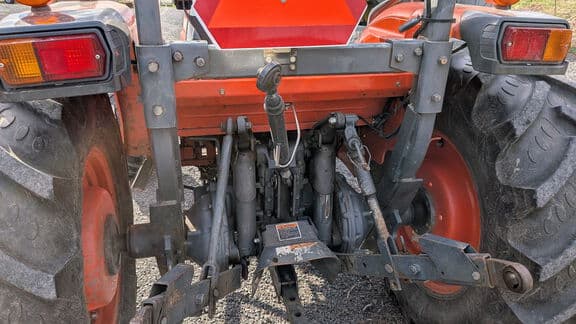 Image of Kubota L4630 equipment image 4