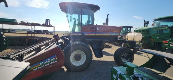 2003 MacDon 9352 Equipment Image0