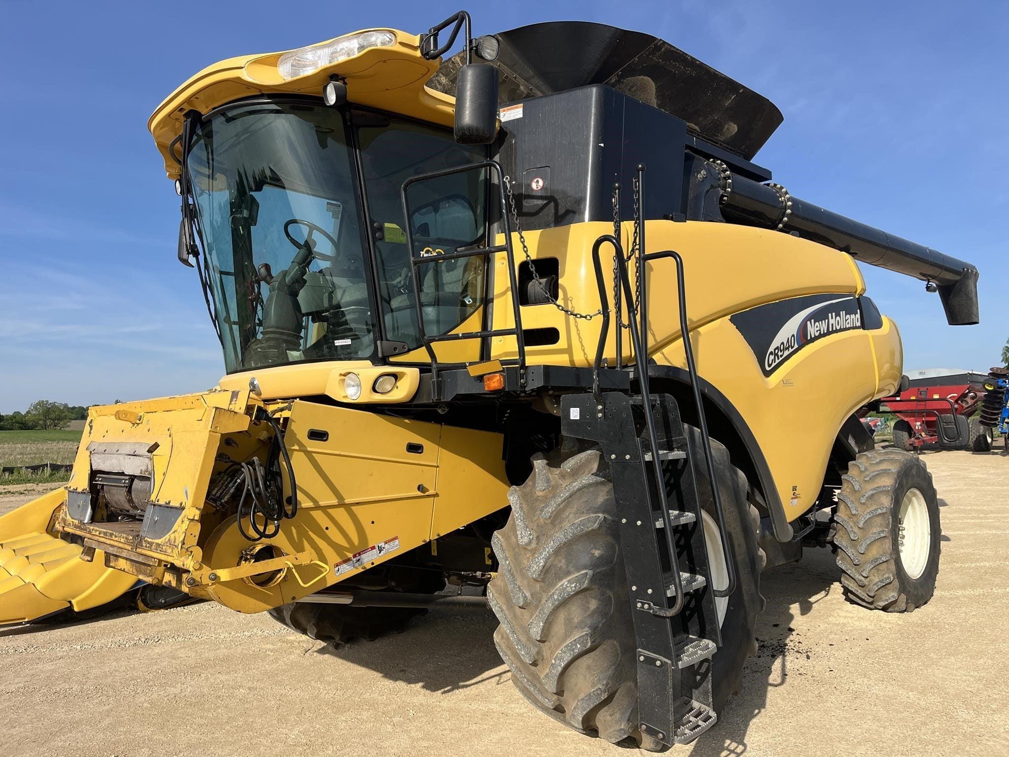 2003 New Holland CR940 Equipment Image0