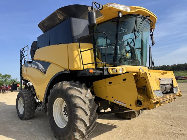 Image of New Holland CR940 equipment image 1