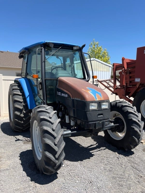 2003 New Holland TL100 Equipment Image0