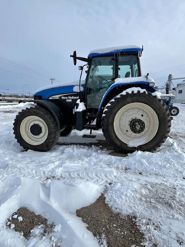 Image of New Holland TM190 equipment image 2