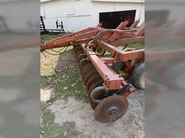 2003 Sunflower 4212 Equipment Image0