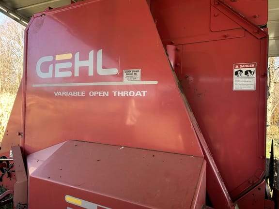 2004 Gehl 2480 Equipment Image0